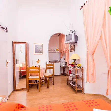Ana's Apartment *